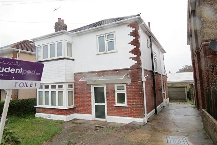 6 Bedroom House To Rent In Bedroom Detached House In Winton, BH9