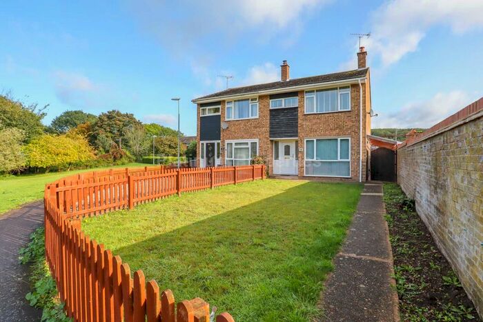 3 Bedroom Semi-Detached House To Rent In Kingfisher Walk, Linton, CB21