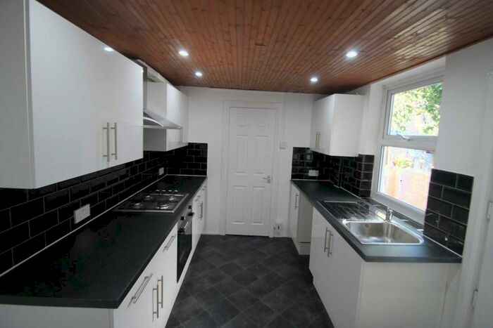 3 Bedroom House To Rent In Bedroom House - Curzon Street, RG30