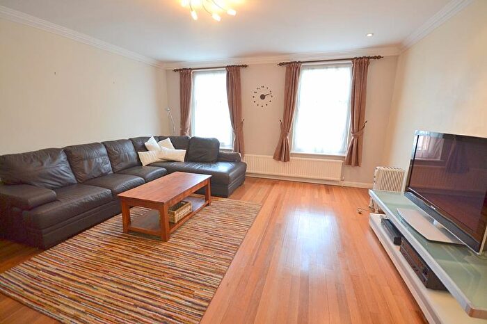 4 Bedroom Town House To Rent In Guildown Avenue, Woodside Park, London, N12