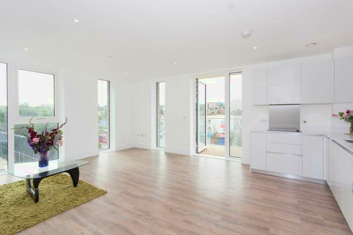 2 Bedroom Flat To Rent In Victory Parade, Woolwich, London, SE18