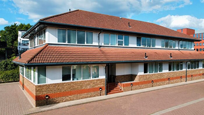 1 Bedroom Flat For Sale In Victoria Avenue, Camberley, GU15