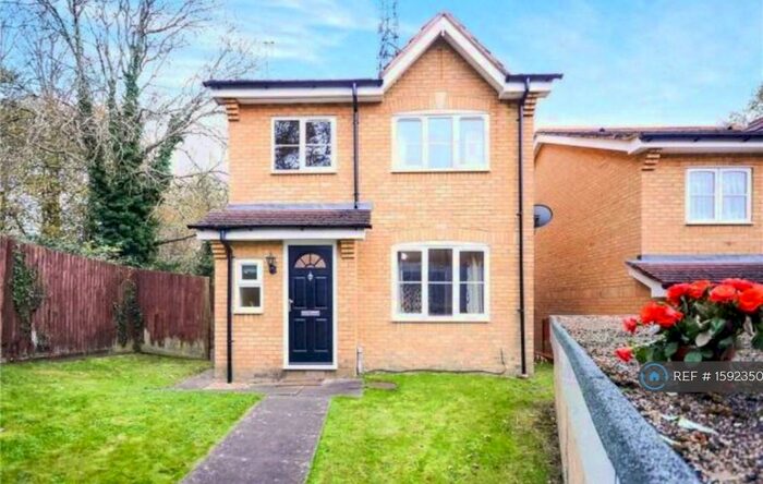 3 Bedroom Detached House To Rent In Morlais, Emmer Green, Reading, RG4