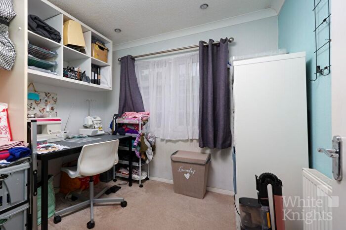 3 Bedroom Park Home For Sale In Fairfield Park, West End Road, Mortimer Common, Reading, Berkshire, RG7