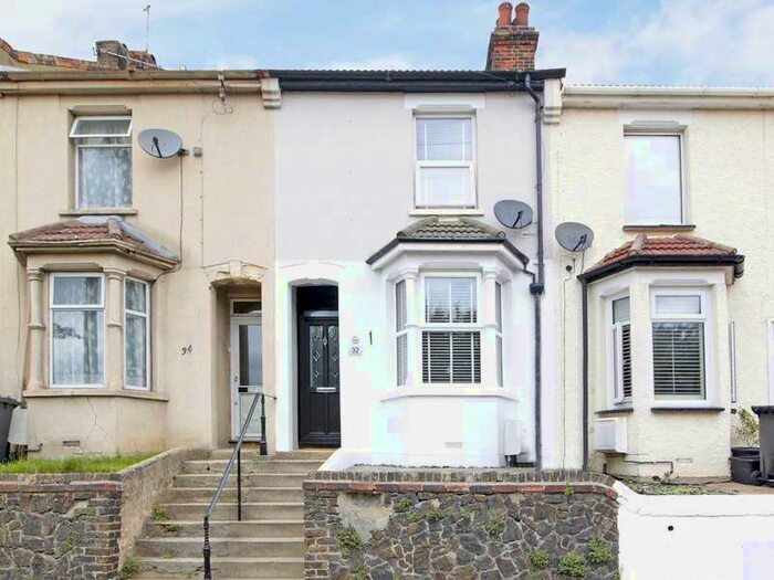 3 Bedroom Detached House To Rent In Knockhall Road, Greenhithe, DA9