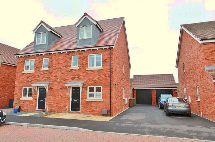 4 Bedroom Semi-Detached House To Rent In Rooks End, Grove, OX12