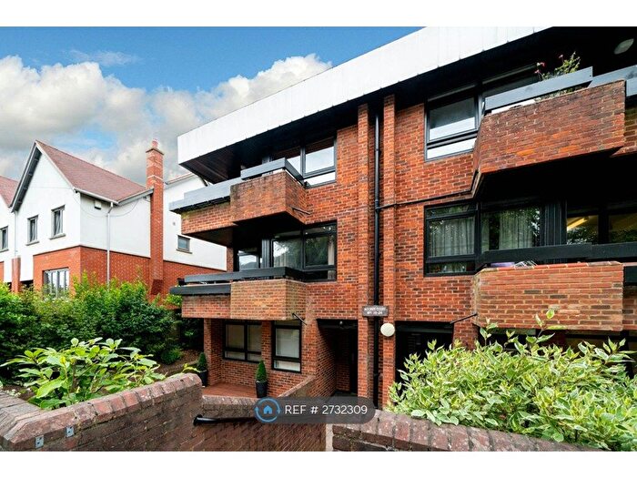 2 Bedroom Flat To Rent In Carlisle Avenue, St. Albans, AL3