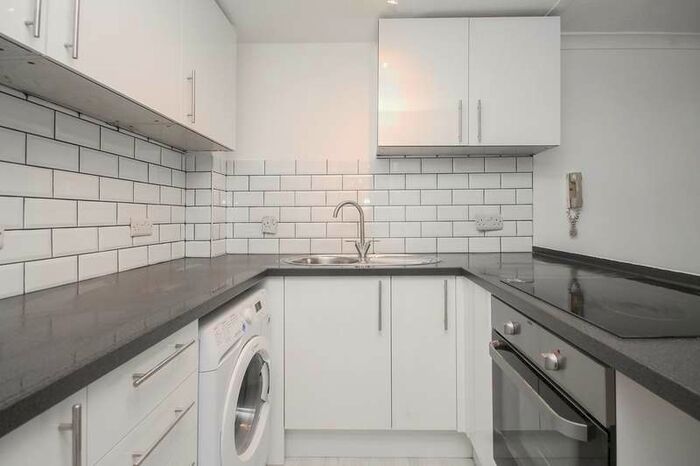 1 Bedroom Flat To Rent In Littlehampton Road, Worthing, BN13