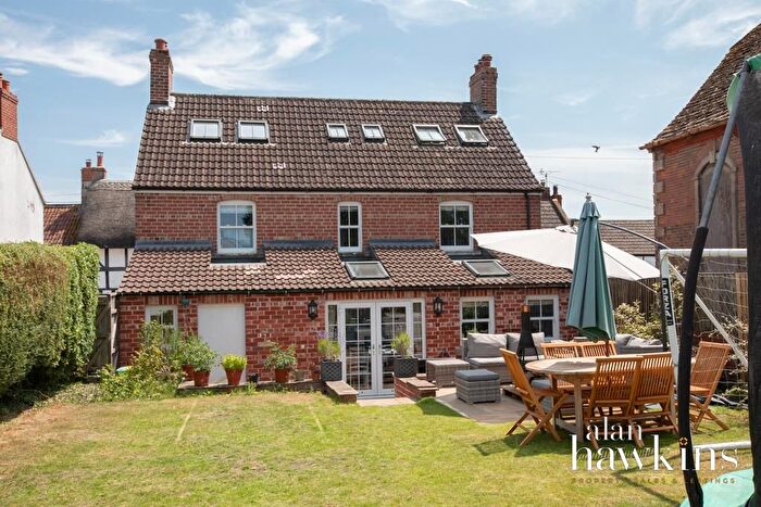 5 Bedroom Detached House For Sale In Bradenstoke, Chippenham, SN15