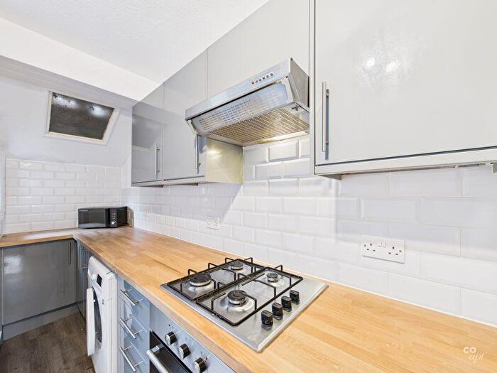 4 Bedroom House Of Multiple Occupation To Rent In Mafeking Road, Brighton, BN2