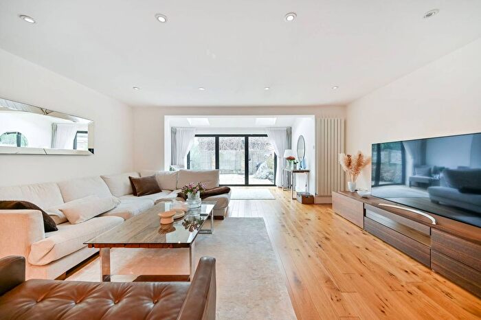 3 Bedroom Property To Rent In Grange Road, Kingston, Kingston Upon Thames, KT1