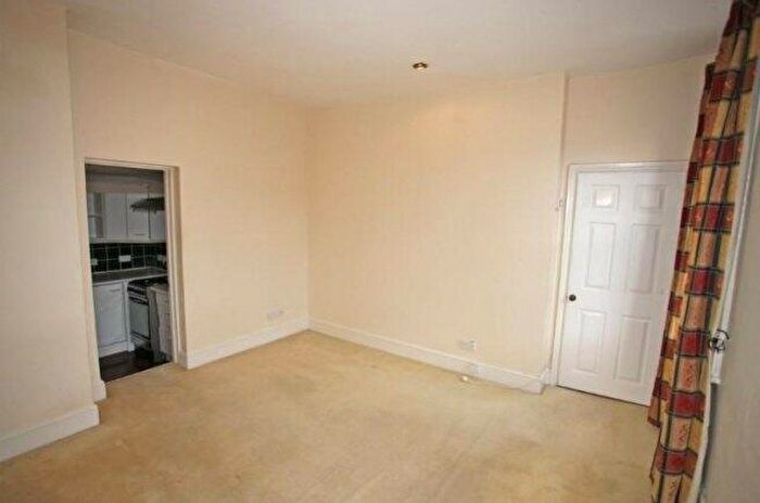 1 Bedroom Flat To Rent In Castle Street, GU9