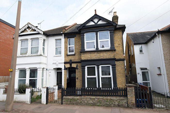 4 Bedroom Semi Detached House For Sale In Cranleigh Drive, Leigh-on-sea, SS9