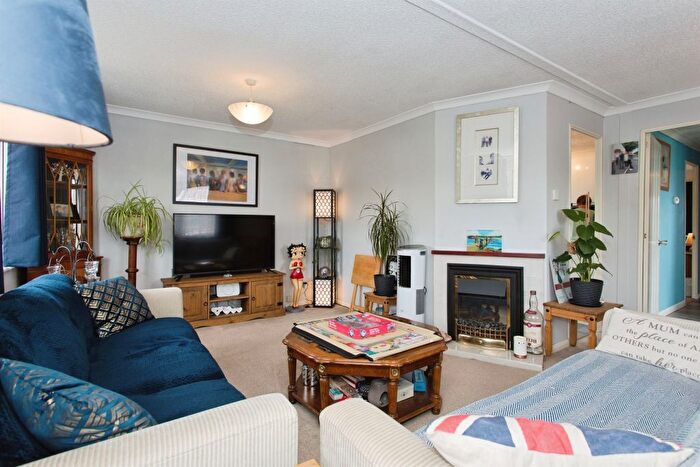 2 Bedroom Mobile/park Home For Sale In Pine Grove Park, Swavesey, Cambridge, CB24