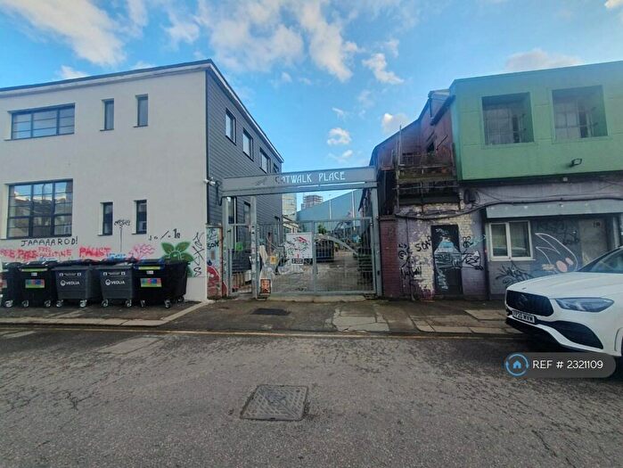 3 Bedroom Flat To Rent In Stonehouse, London, N15