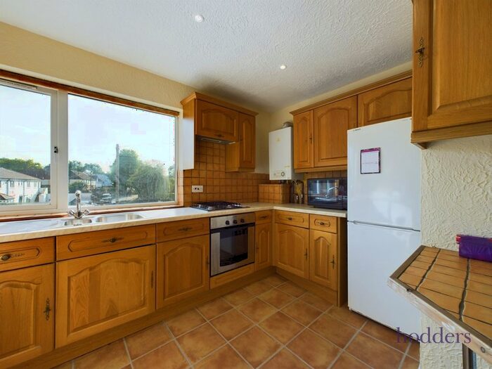 2 Bedroom Flat To Rent In High Street, Addlestone, Surrey, KT15