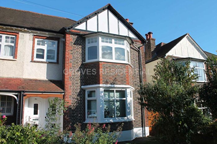 2 Bedroom Flat To Rent In Malden Hill Gardens, New Malden, KT3