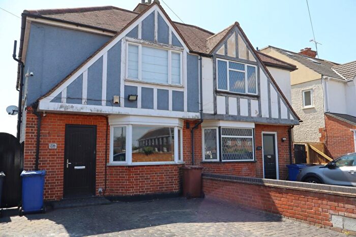3 Bedroom Semi-Detached House To Rent In Long Lane, North Grays, Thurrock, RM16