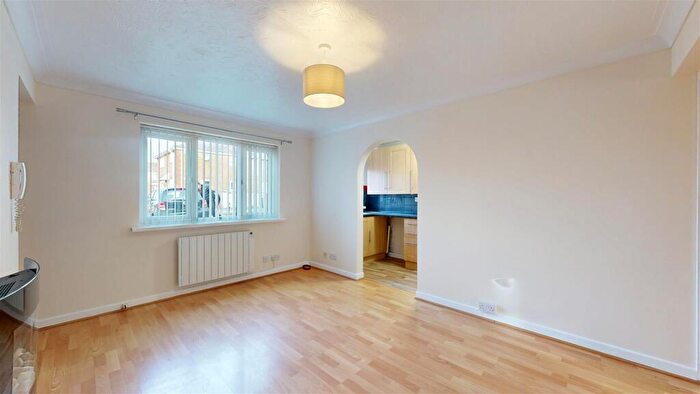 2 Bedroom Flat To Rent In Louviers Road, Weymouth, DT3