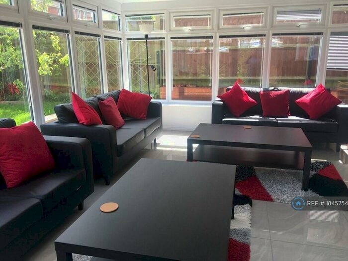 7 Bedroom Detached House To Rent In Galingale View, Newcastle-Under-Lyme, ST5