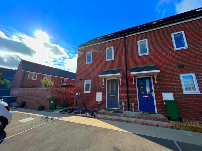 3 Bedroom Town House To Rent In Ffordd Y Glowyr, Mountain Ash, CF45