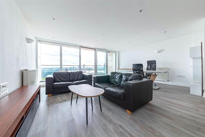 2 Bedroom Flat To Rent In Western Gateway, Western Gateway, E16