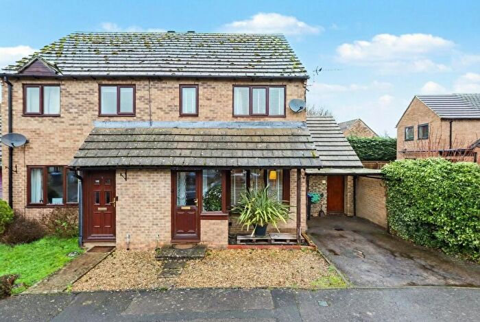 3 Bedroom Semi Detached House For Sale In Talbot Fields, Bampton, Oxfordshire, OX18