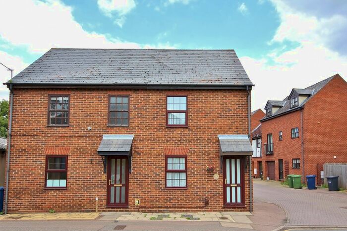 1 Bedroom Flat To Rent In Robbs Walk, St. Ives, Huntingdon, PE27