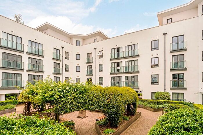 1 Bedroom Flat To Rent In Holford Way, Putney, SW15
