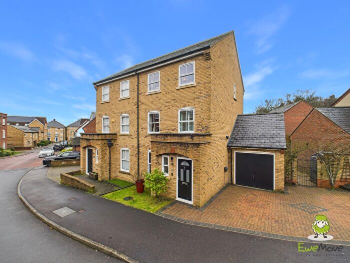 4 Bedroom Semi Detached House For Sale In Avington Way, Sherfield-On-Loddon, Hook, Hampshire, RG27