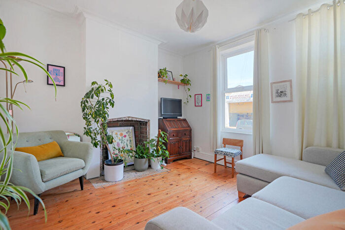 3 Bedroom Terraced House For Sale In Valley Road, Meersbrook, Sheffield, S8