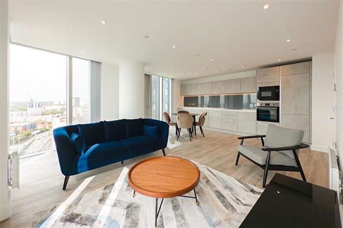 2 Bedroom Apartment To Rent In The Blade, M15