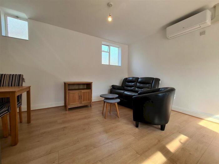 1 Bedroom Flat To Rent In A High Street, Somersham, Huntingdon, PE28