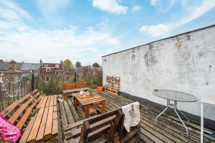 3 Bedroom Maisonette To Rent In Hampden Road, London, N8