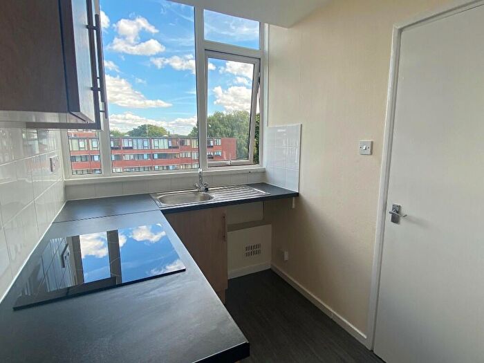 3 Bedroom Flat To Rent In Pytchley House, Browns Green, Birmingham, B20