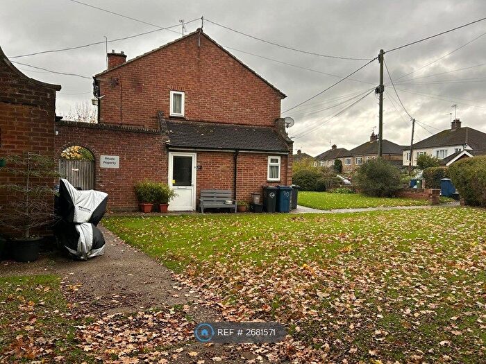 2 Bedroom Flat To Rent In Plantation Road, Amersham, HP6