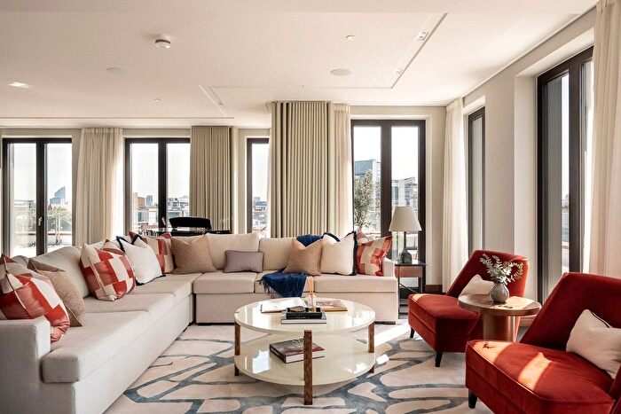 3 Bedroom Flat For Sale In Lincoln Square, Portugal Street, London, WC2A - Photo 1