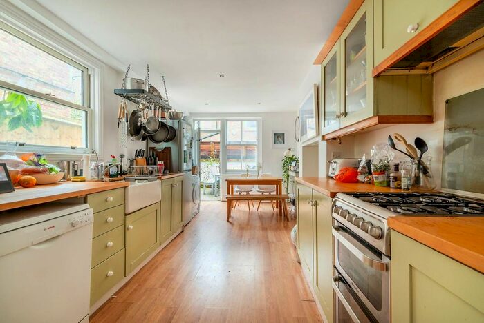4 Bedroom Property To Rent In Bracewell Road, North Kensington, London, W10