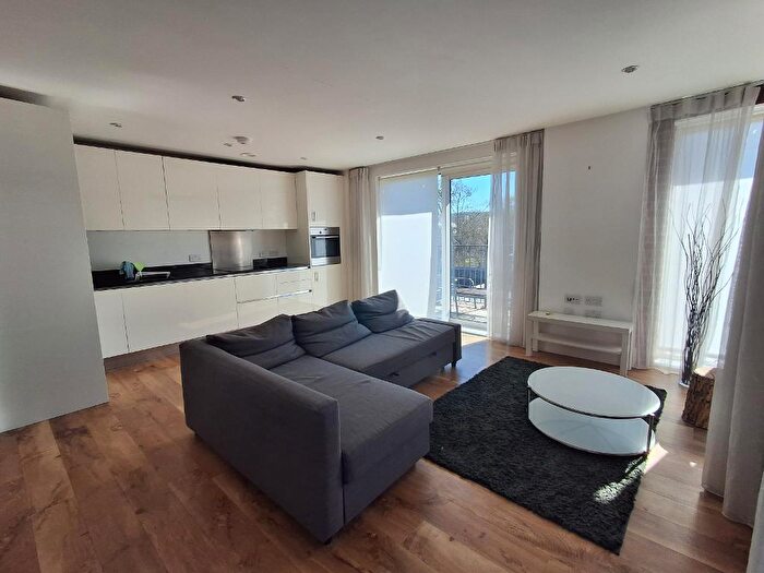 3 Bedroom Flat To Rent In Warehouse Court, No Street, Woolwich, London, SE18