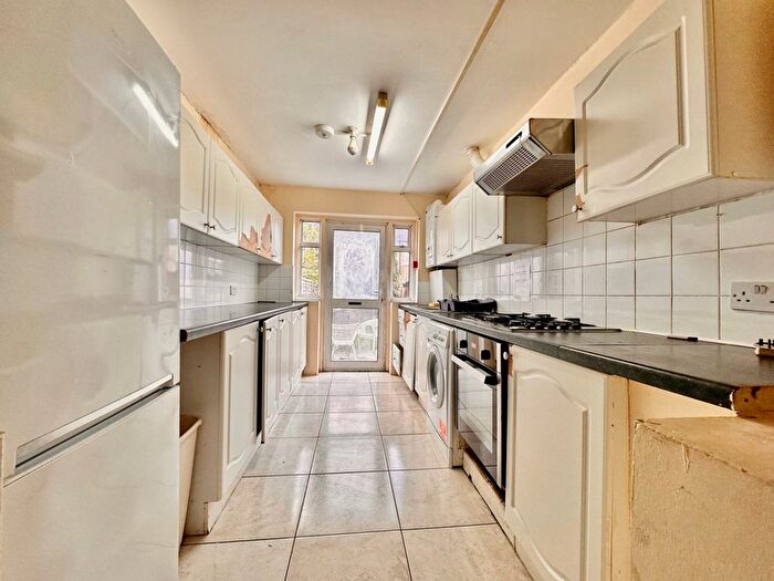 6 Bedroom Terraced House To Rent In Undine Street, SW17