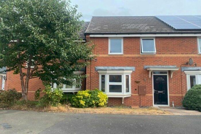 3 Bedroom Town House To Rent In Avonmouth Drive, Derby, DE24