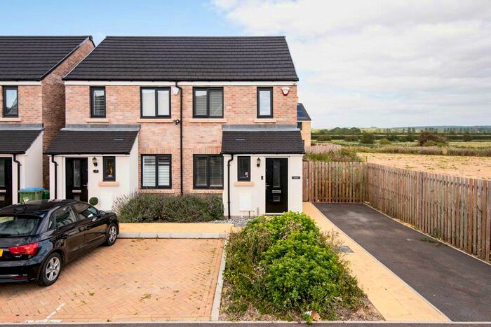 2 Bedroom Semi-Detached House To Rent In Fawcett Grove, Wick, BN17