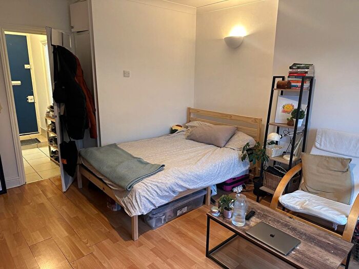 Studio To Rent In Queensbridge Court, Haggerstan, E2