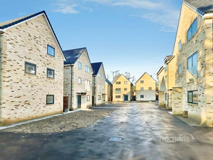 4 Bedroom Detached House To Rent In Sorrel Close, Farnborough, Hampshire, GU14