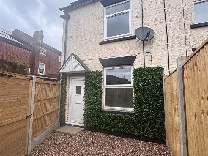 2 Bedroom Cottage To Rent In South Street, Ilkeston, DE7