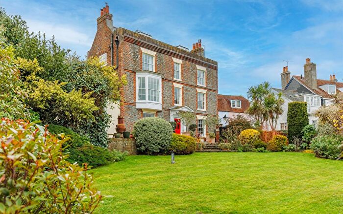 7 Bedroom Detached House For Sale In Market Hill, Cowes, PO31