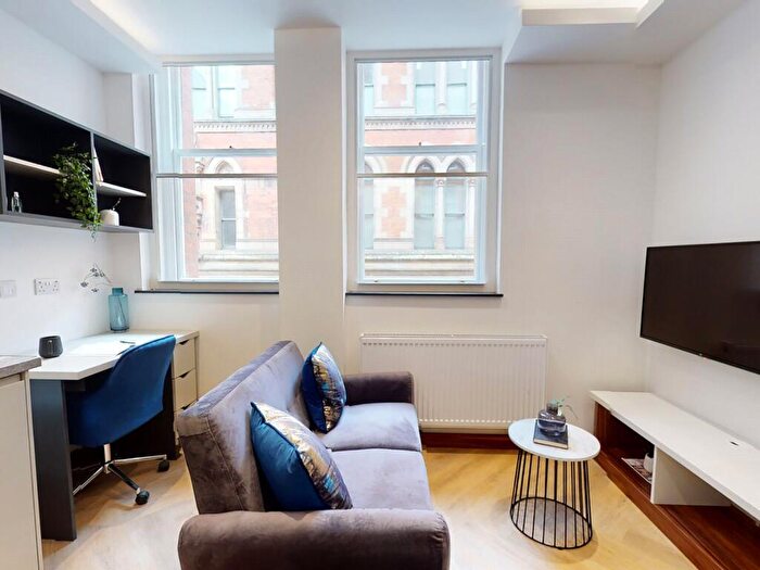 Apartment To Rent In Apt, Live Oasis Piccadilly #, M1