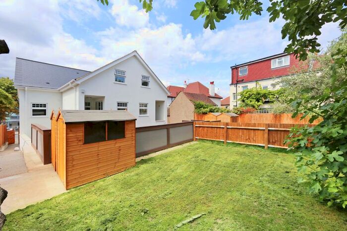 3 Bedroom Maisonette To Rent In Colney Hatch Lane, Muswell Hill, London, N10