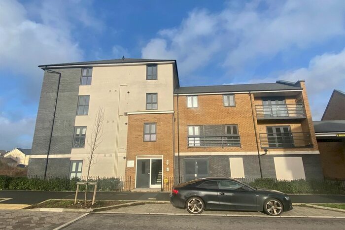 2 Bedroom Flat To Rent In Bedroom Property In Mansell Road, Patchway, Bristol, BS34