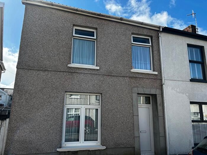 2 Bedroom Flat To Rent In James Street, Llanelli, SA15
